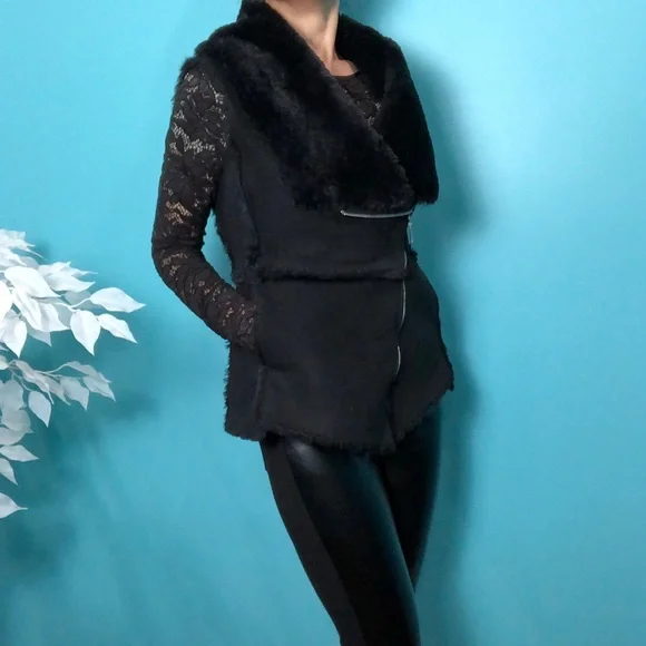 ⭐️NEW⭐️White House Black Market (WHBM) Black Faux Suede Vest - Picture 2 of 10